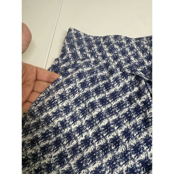 a.n.a. Women’s Elastic Waist Drawstring 2 Pockets Satin Shorts Size M Blue White - Picture 4 of 10